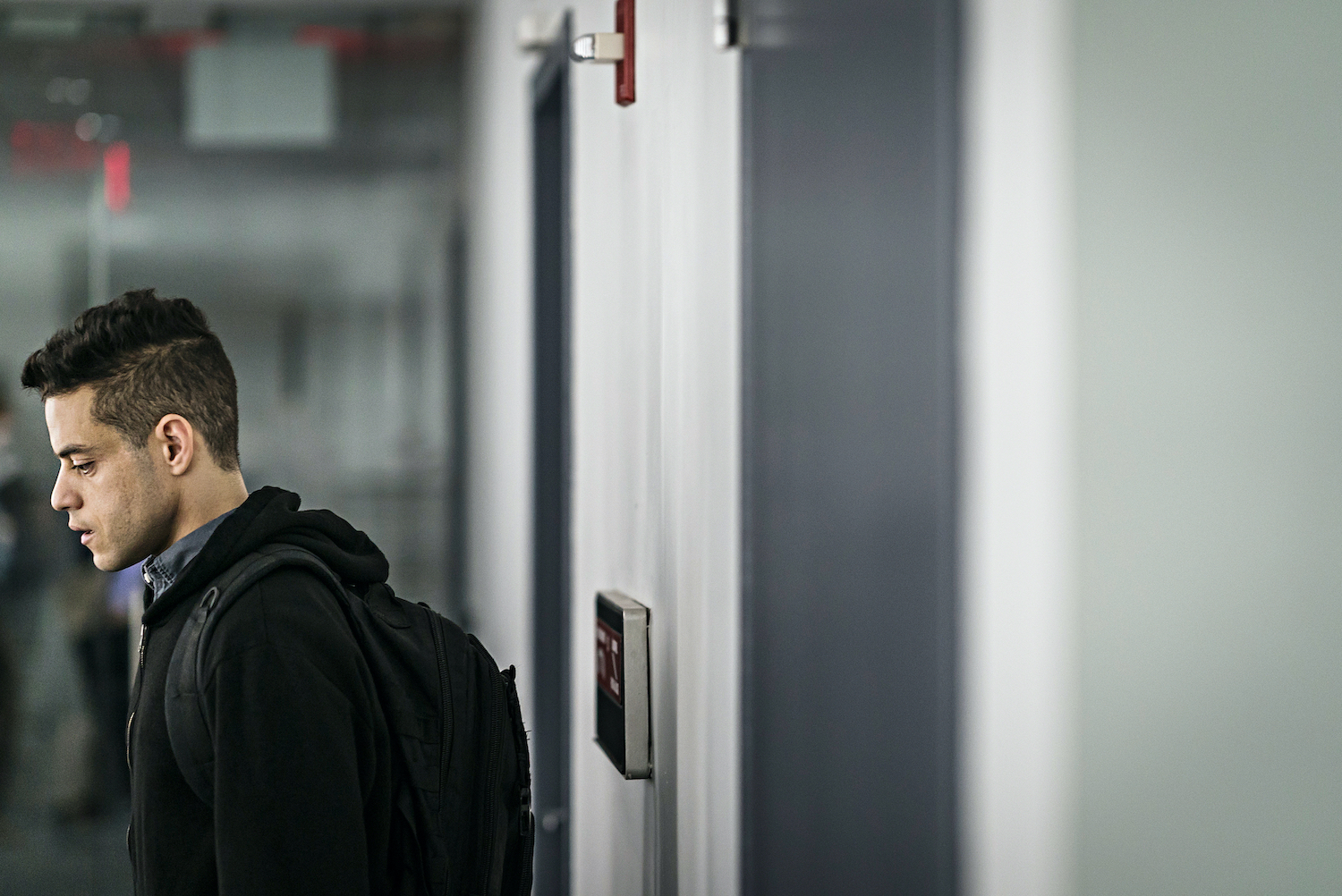 Indiewire: ‘Mr. Robot’ Creator and Cinematographer Reveal What It Took to Make Episode 5 Look Like One Long Take